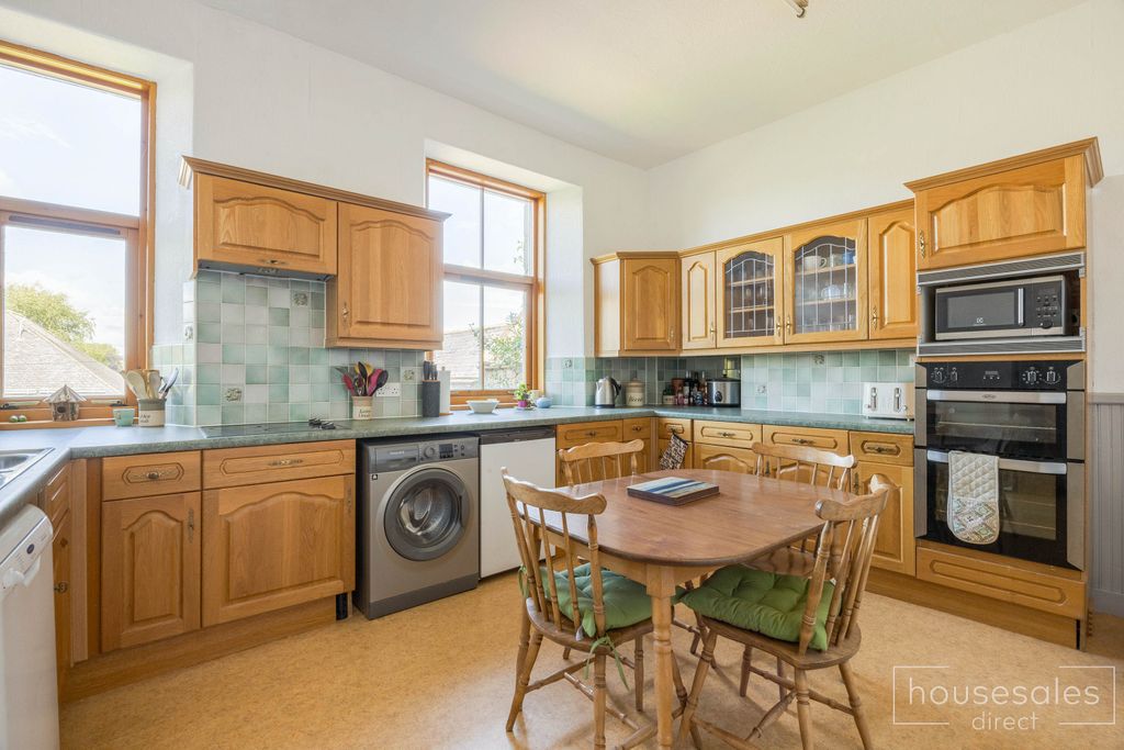 Property photo 3 of 11