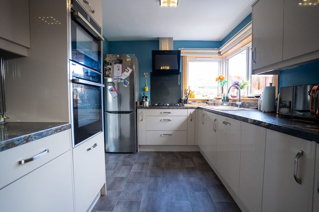 Property photo 2 of 33