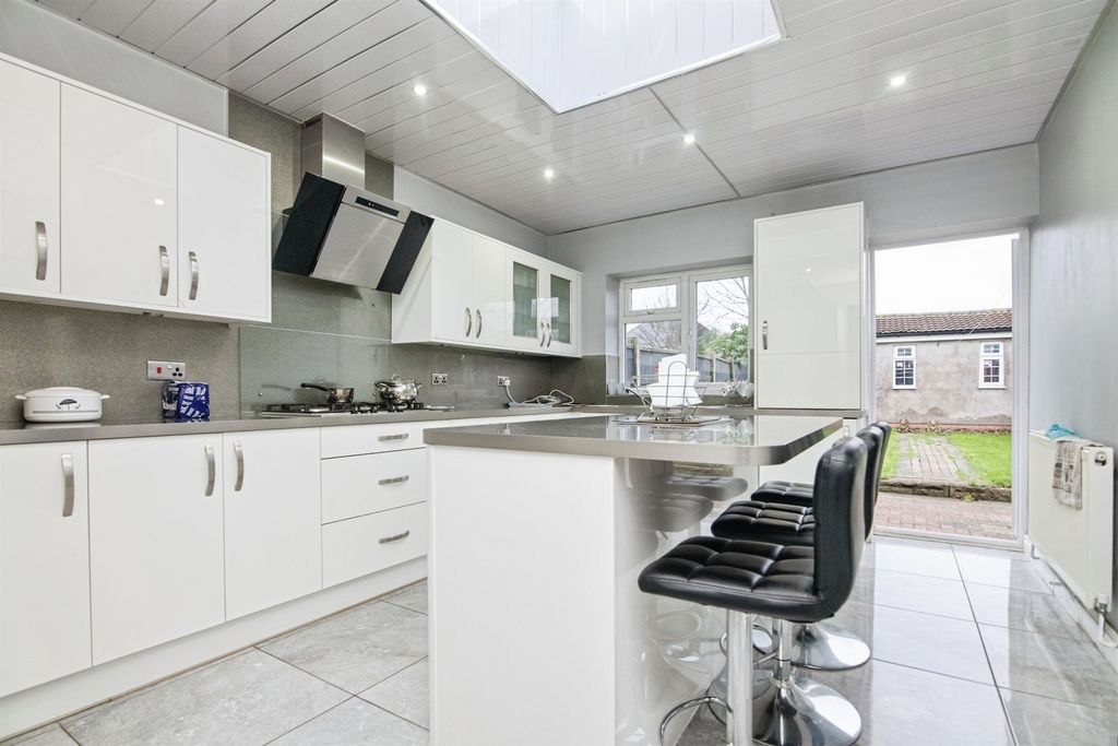 Property photo 3 of 15 Kitchen