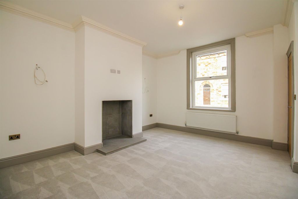 Property photo 3 of 20 Living Room