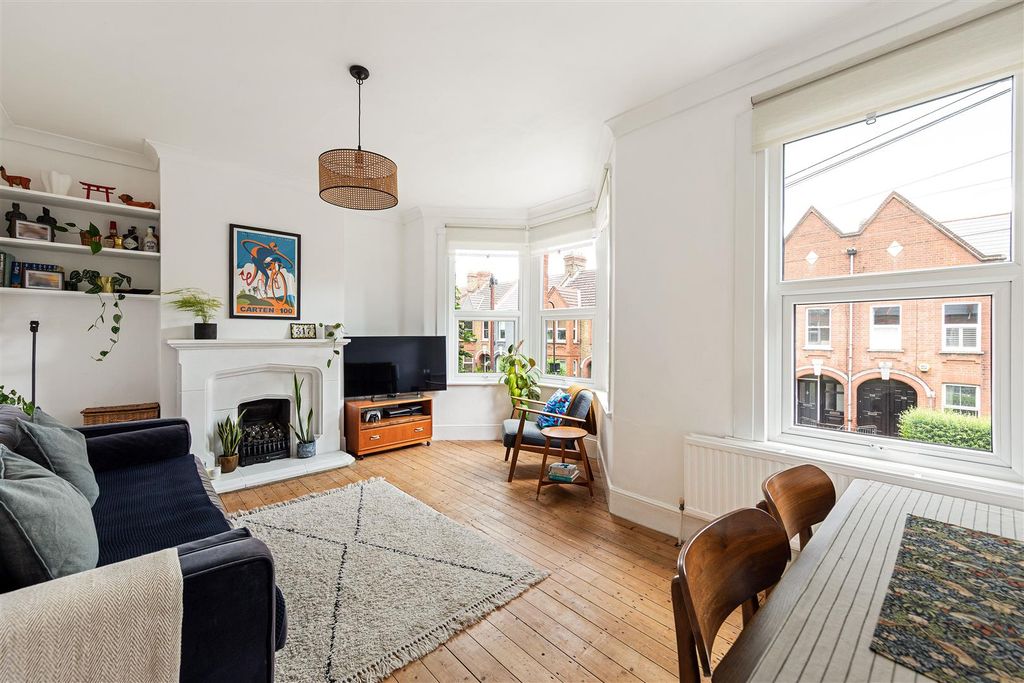 Property photo 2 of 38 Brettenham Road, E17