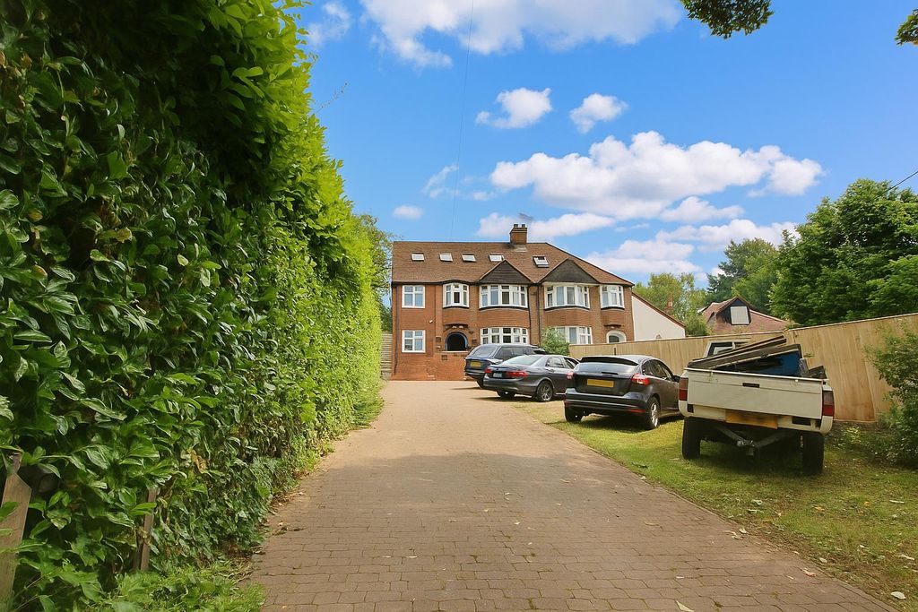 Property photo 1 of 23 246 Dunstable Road Front.Png