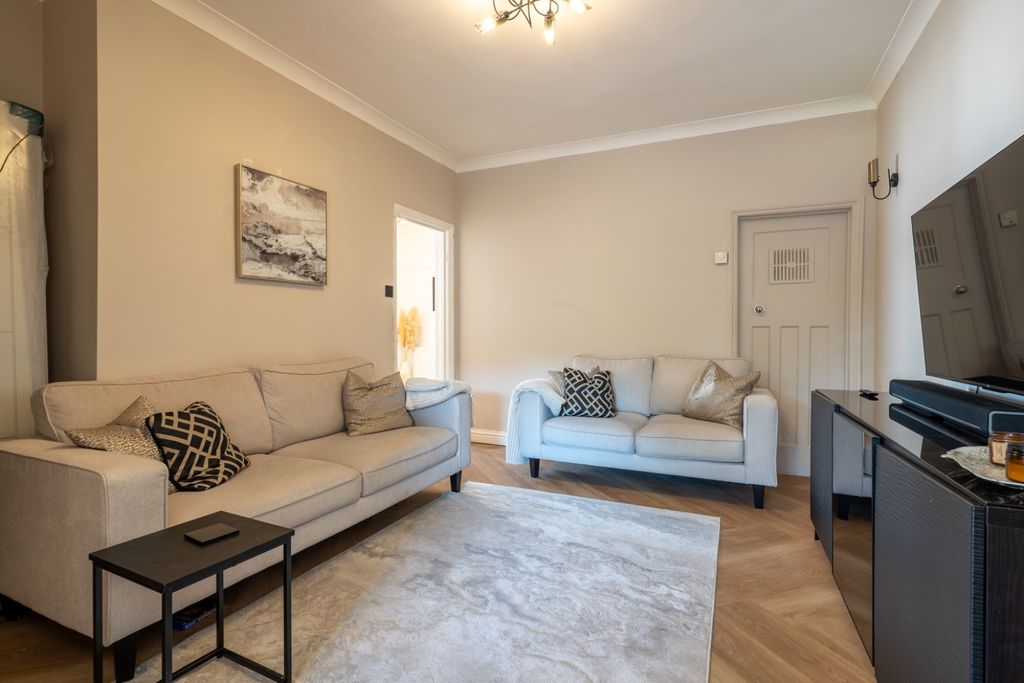 Property photo 2 of 24 5186213