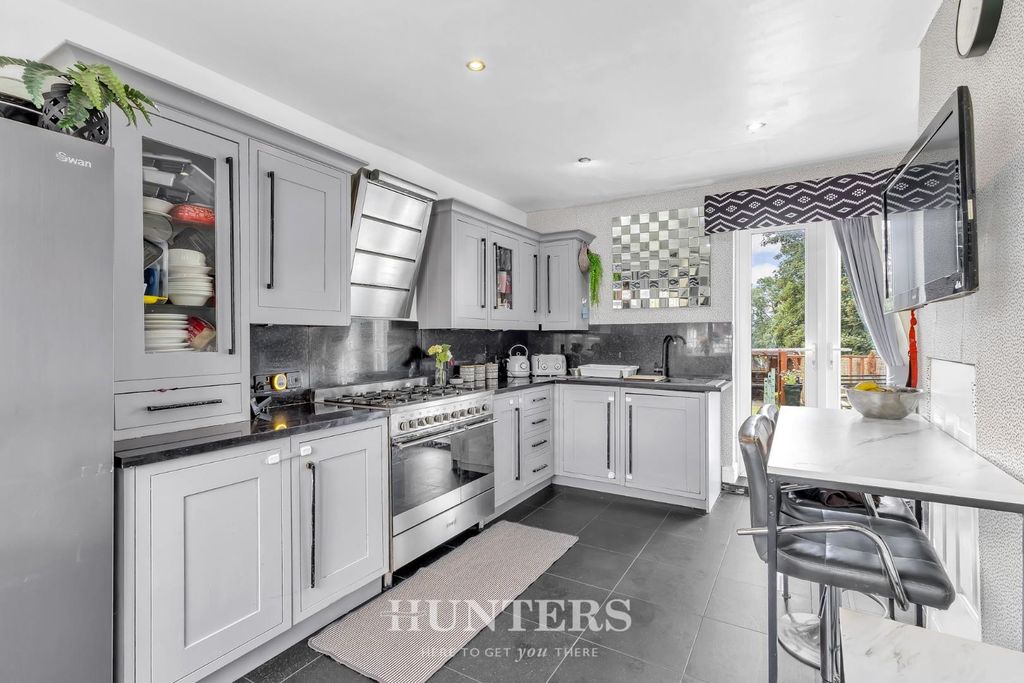 Property photo 3 of 16 Easby Road (17).Jpg