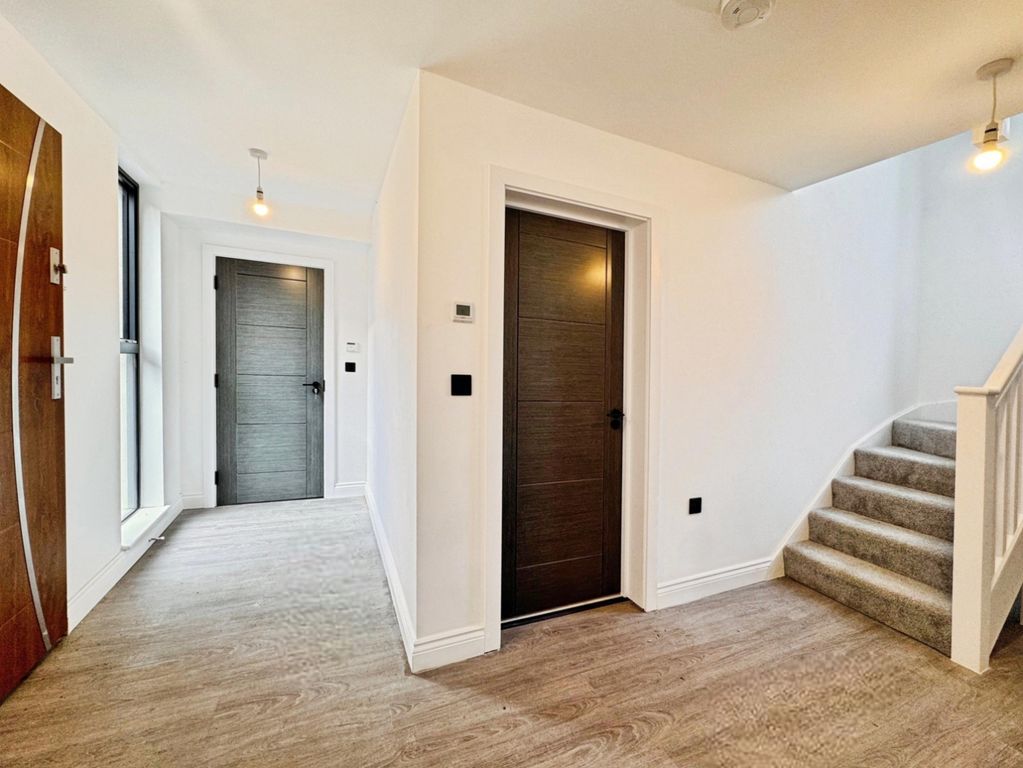 Property photo 2 of 27 Entrance