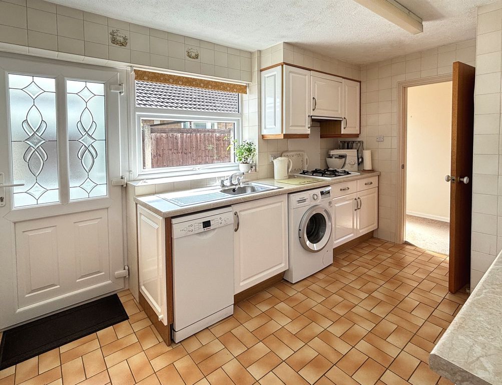 Property photo 3 of 13 Kitchen 1