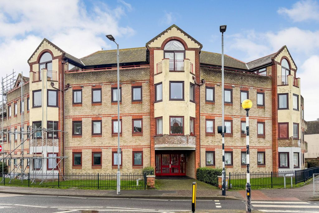 Property photo 1 of 12 Flat 9 Grosvenor Court, 1 Rosemary Road, Clacton -On-Sea Co15 1Ny