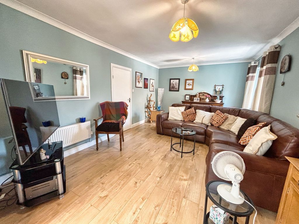 Property photo 2 of 27