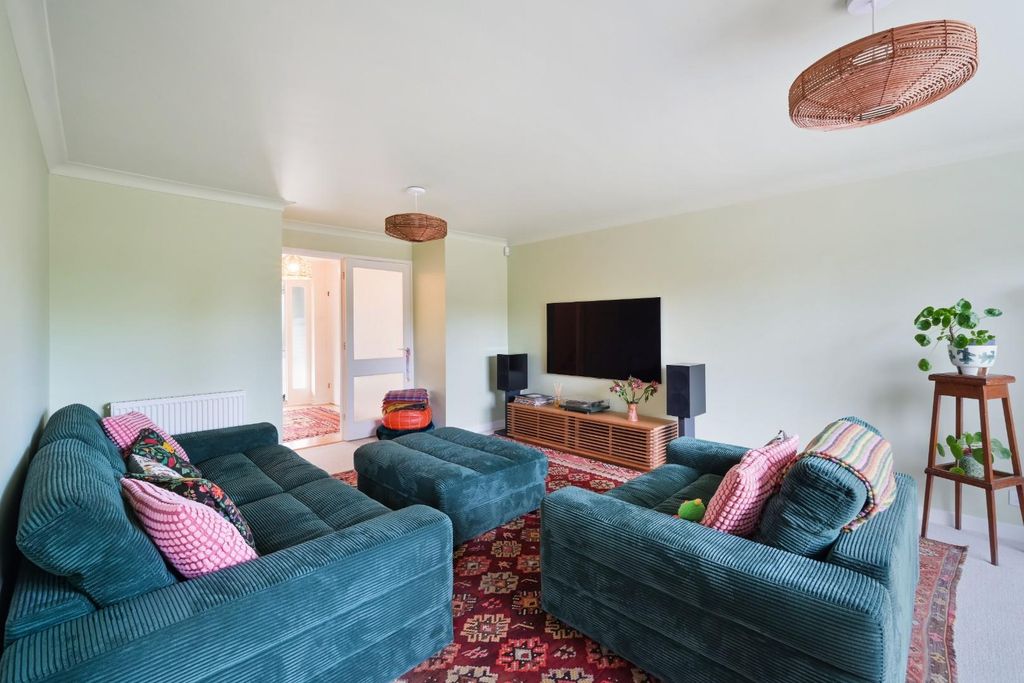 Property photo 3 of 19 Chartwell Place