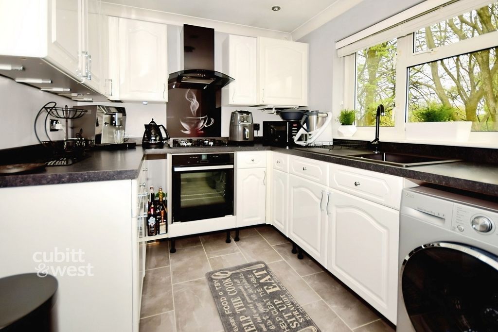 Property photo 3 of 9 9517B42F-3