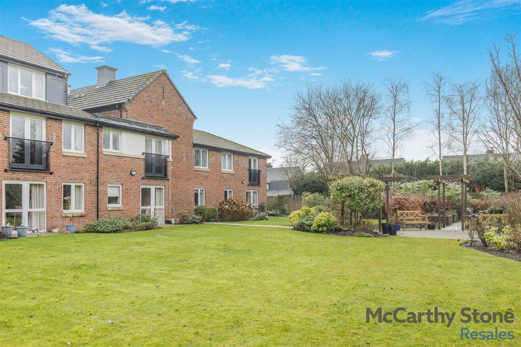 Property photo 1 of 36 8676192-Exterior09.Jpg