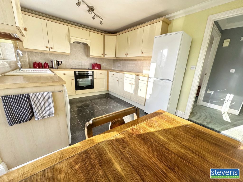 Property photo 3 of 13 Image00005