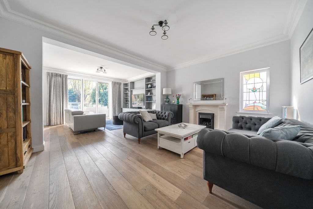 Property photo 3 of 43 Reception