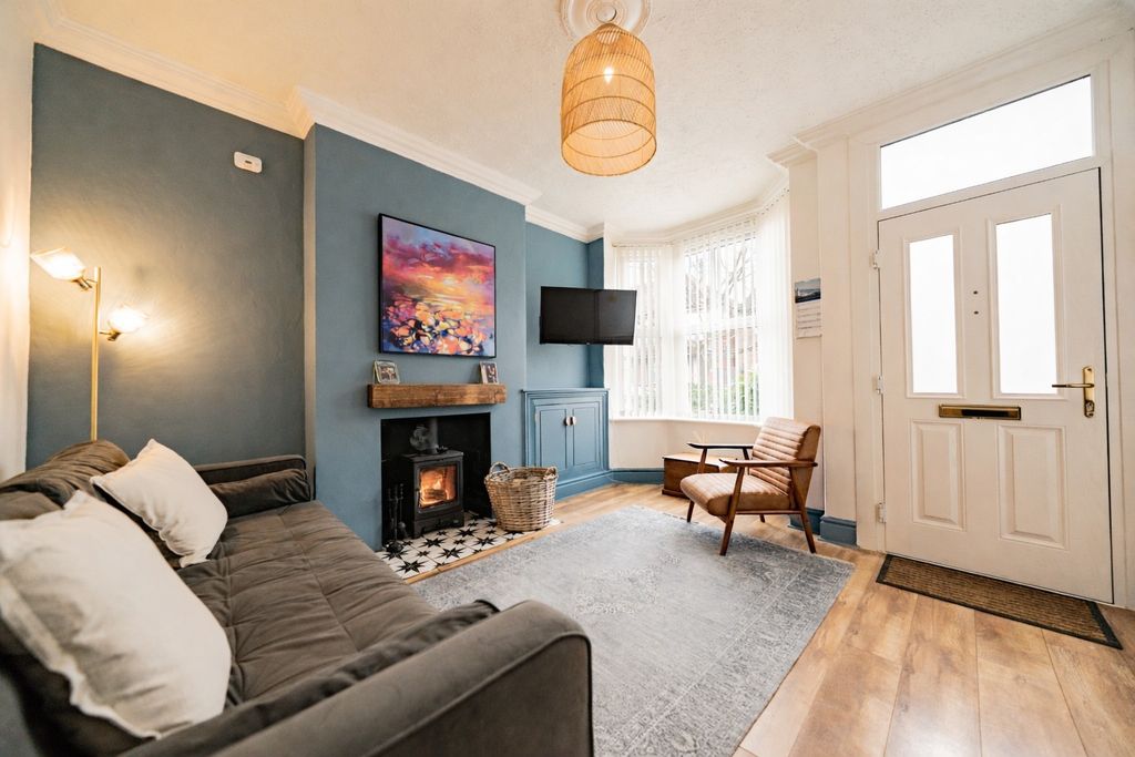 Property photo 3 of 21 Lounge 1