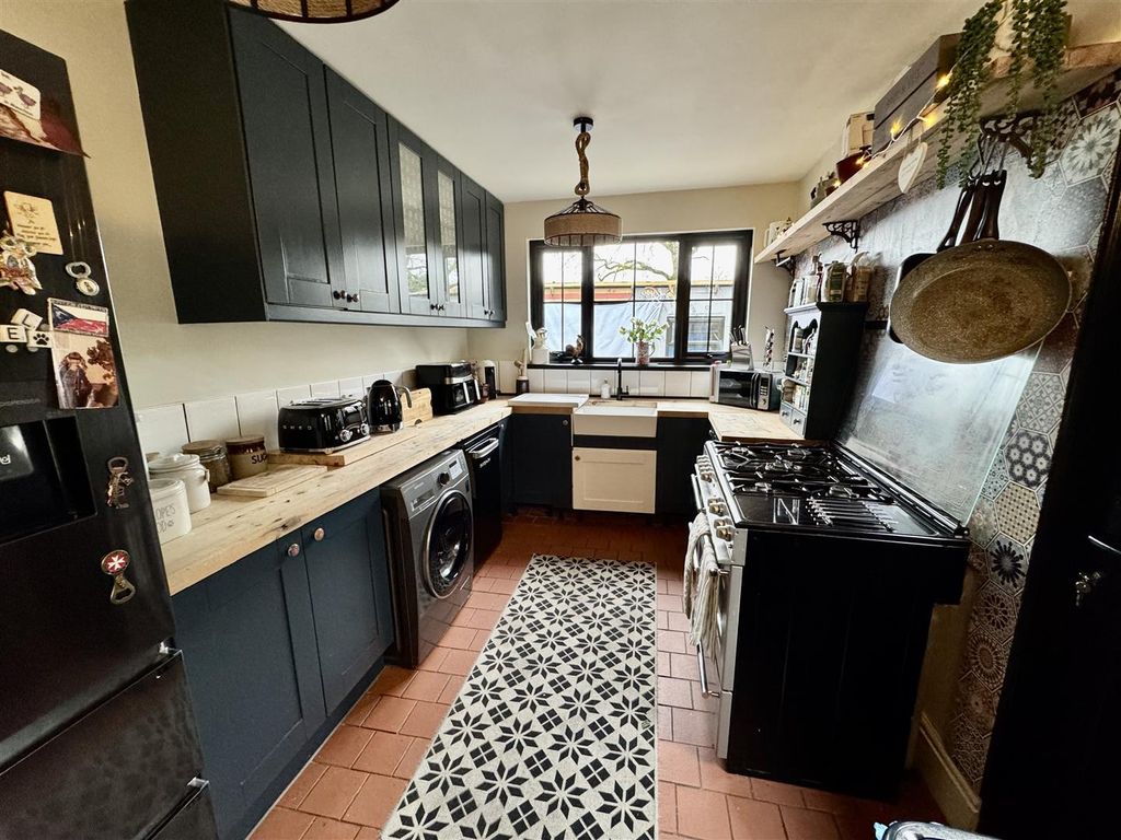 Property photo 3 of 21 Kitchen