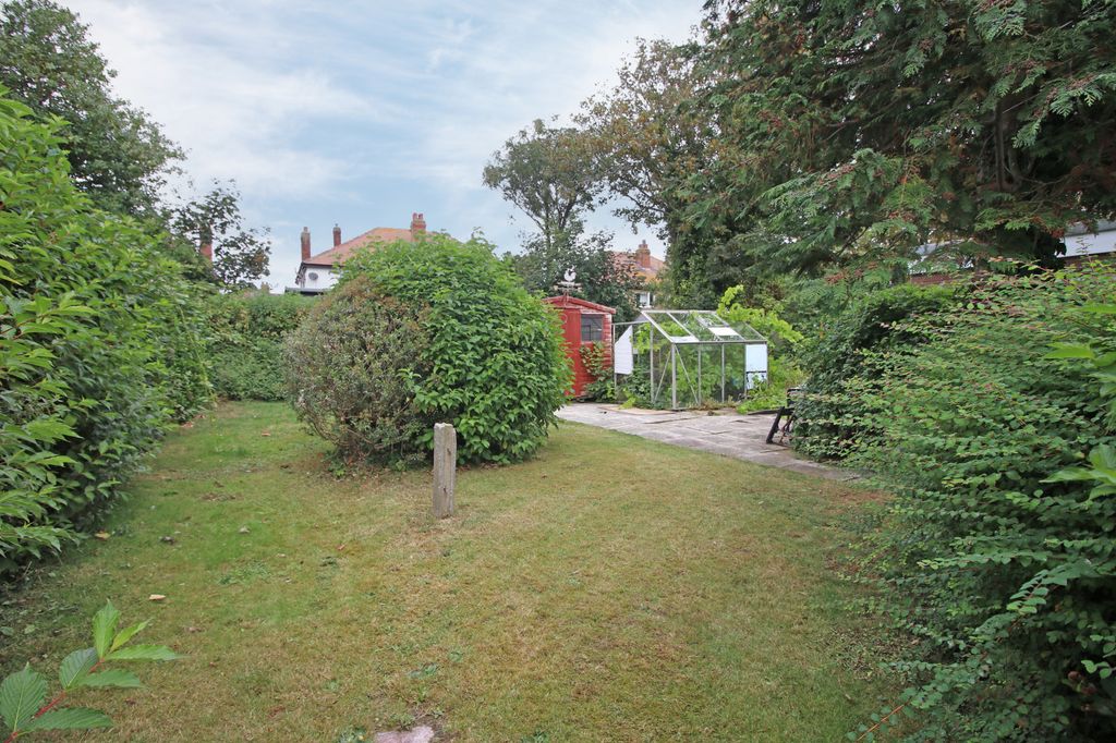Property photo 2 of 28