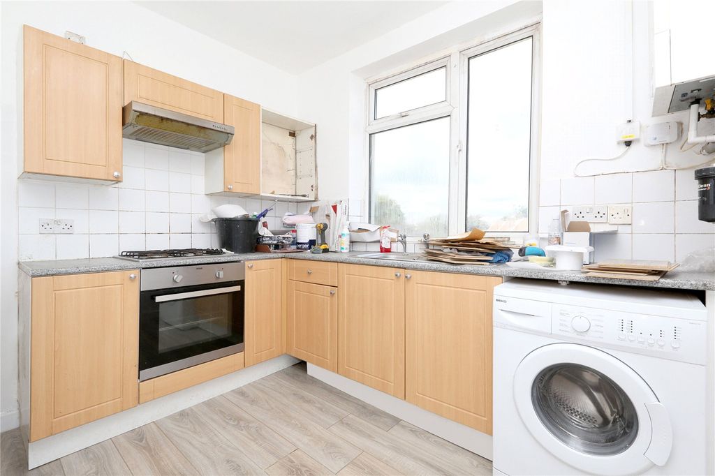 Property photo 2 of 7 Kitchen