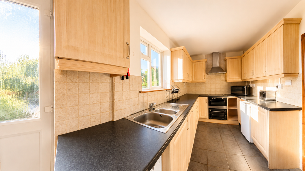 Property photo 2 of 9 Kitchen