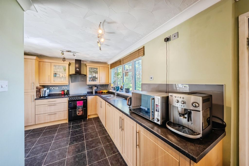 Property photo 3 of 32