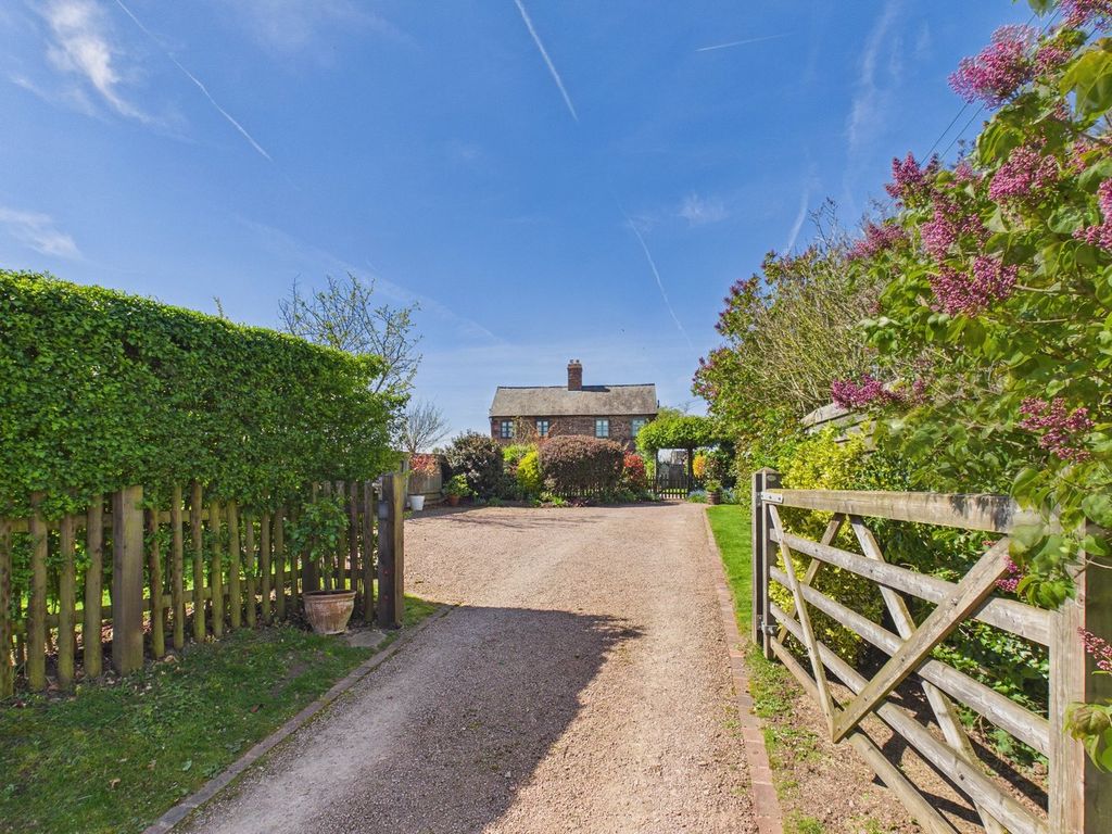 Property photo 2 of 27