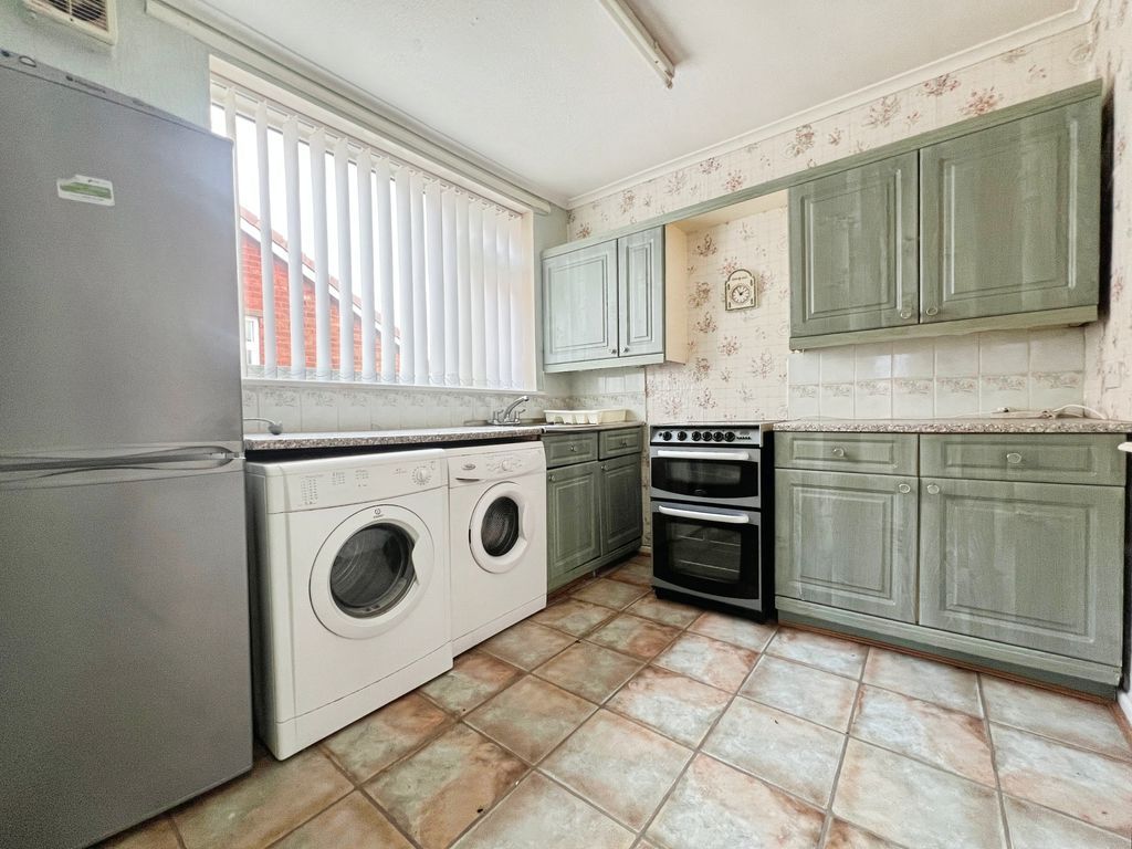 Property photo 3 of 13 Kitchen