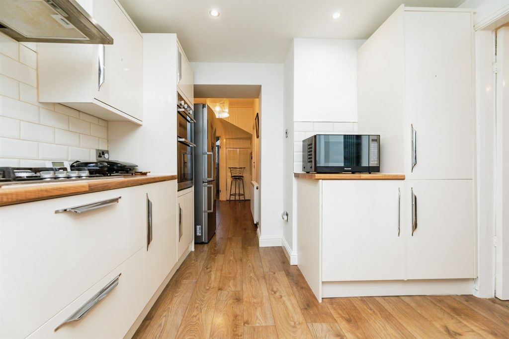 Property photo 2 of 18
