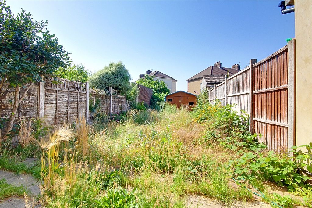 Property photo 2 of 18 Picture No. 25
