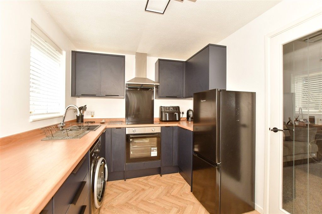 Property photo 3 of 10 Kitchen