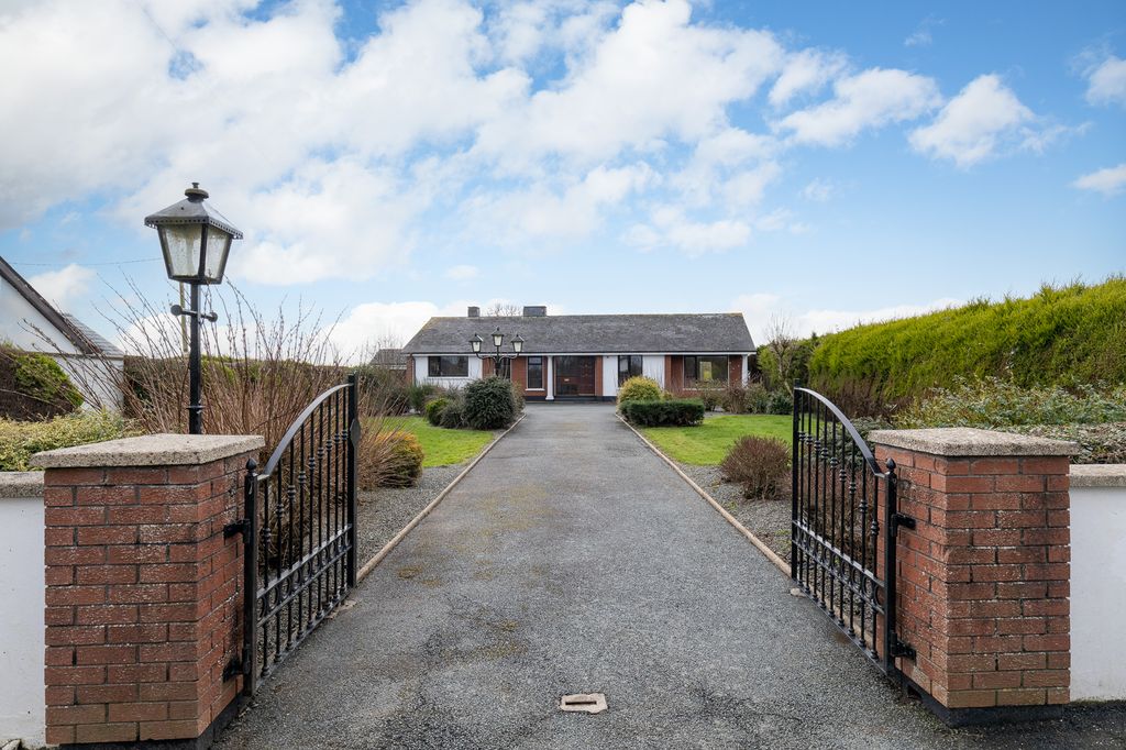 Property photo 1 of 25