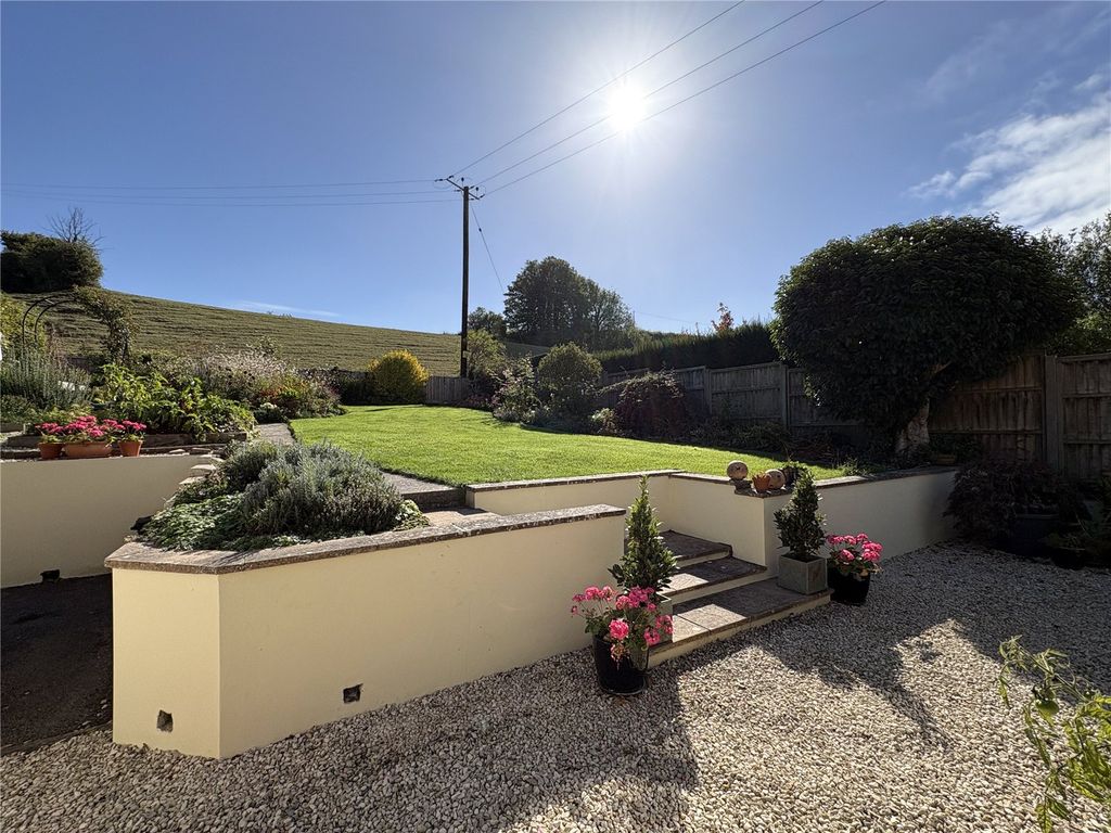 Property photo 2 of 18 Picture No. 28