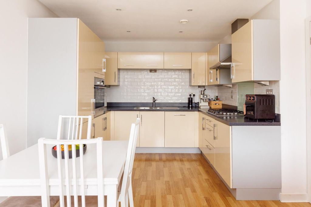 Property photo 3 of 19 267 The Crescent-14.Jpg