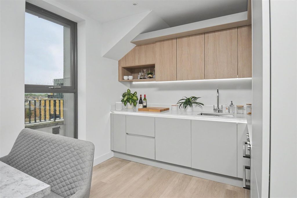 2 bed flat for saleNN18, Epping Road, Corby photo 5