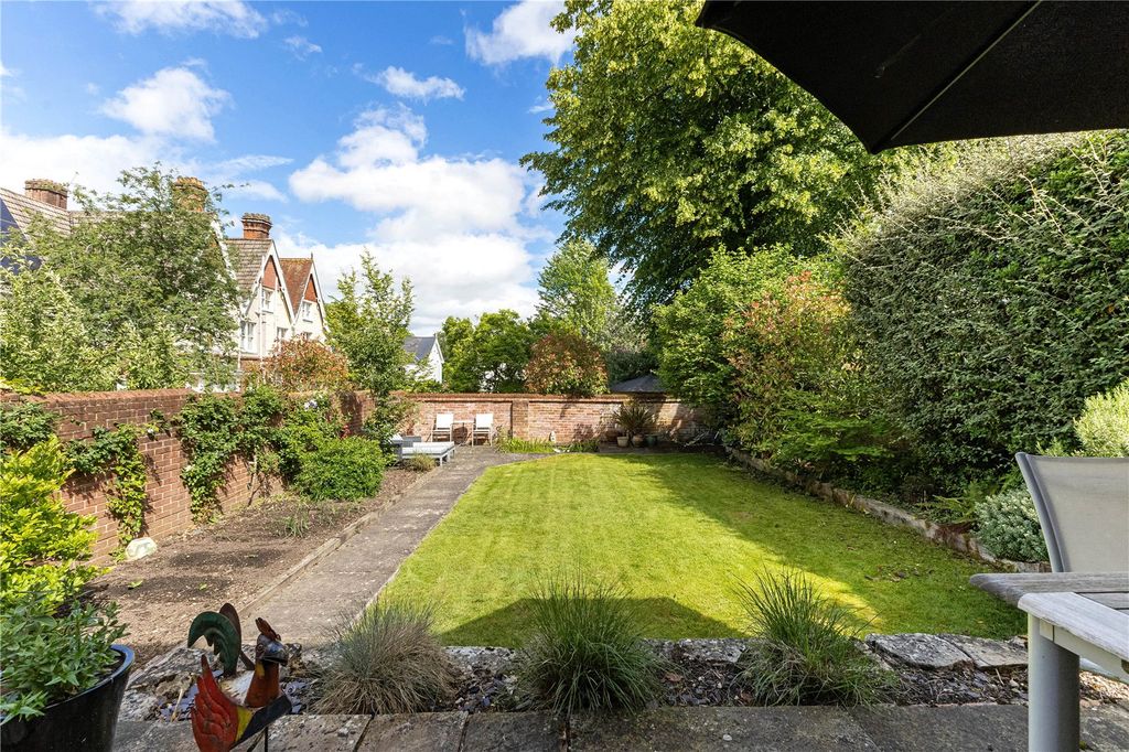 Property photo 3 of 19 Outlook