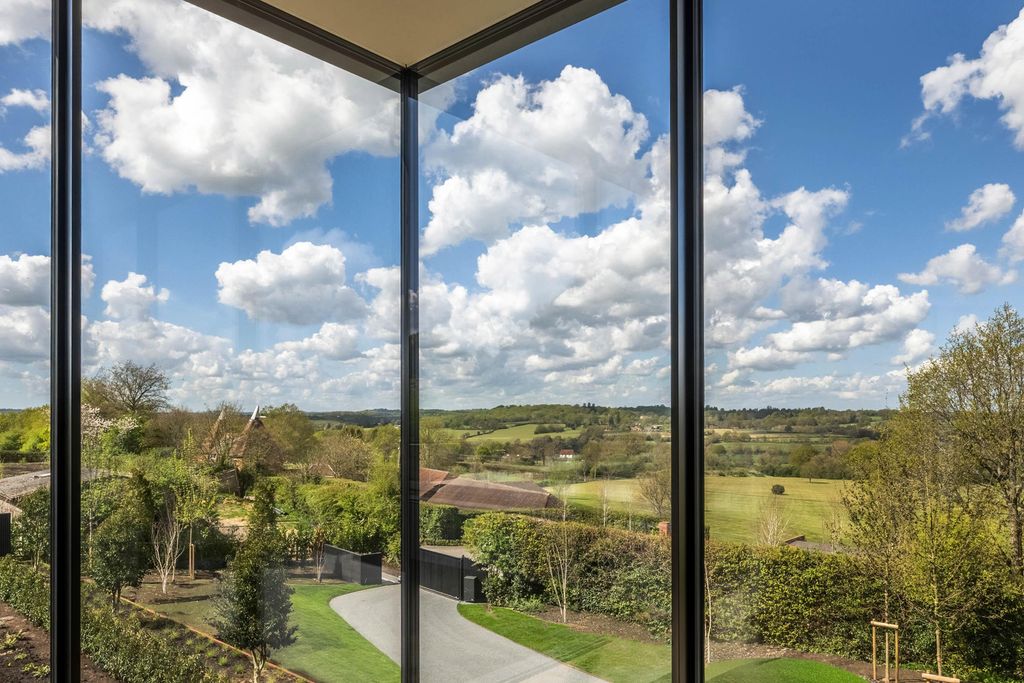 Property photo 3 of 35 Image