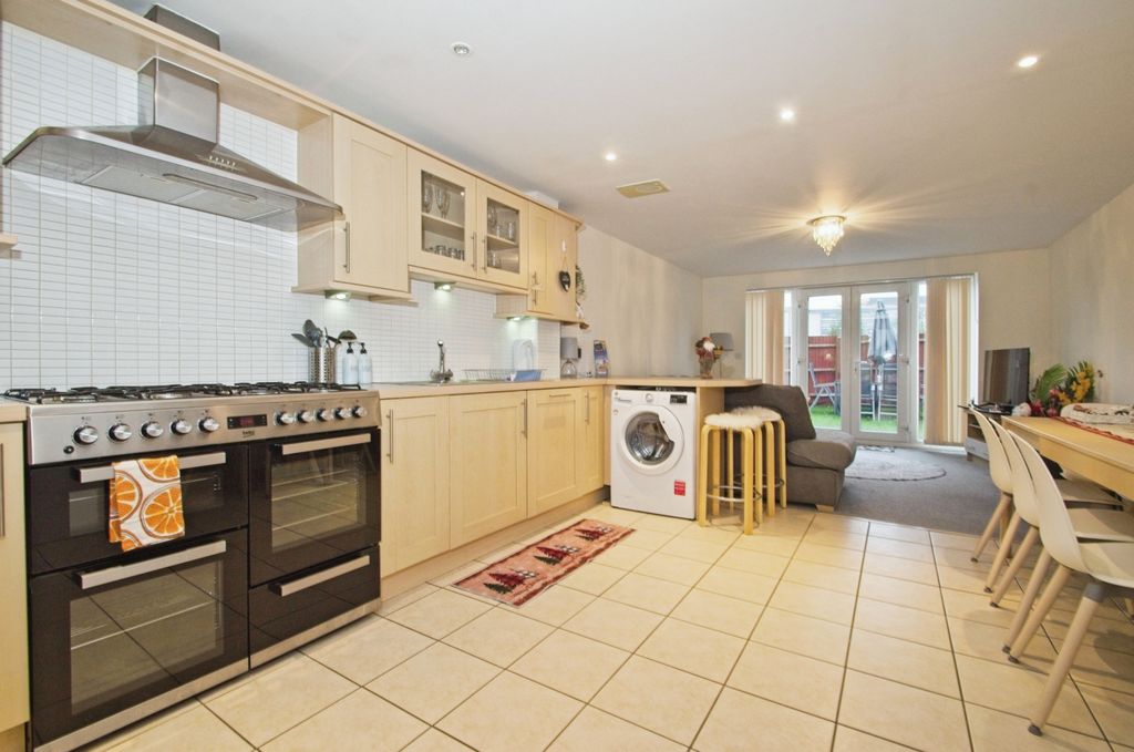 Property photo 2 of 17 Kitchen