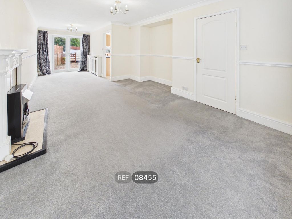 Property photo 3 of 16 Living/Dining Room