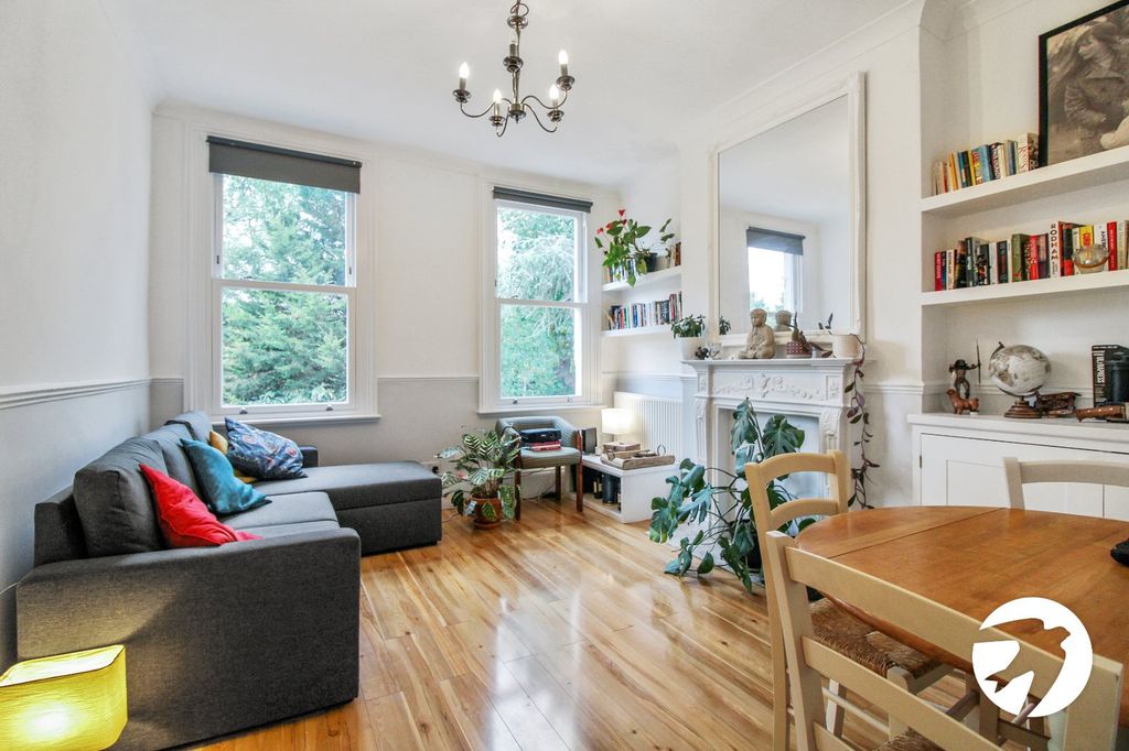 Property photo 2 of 10 Lounge