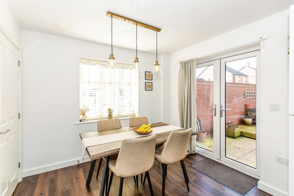 Property photo 3 of 24