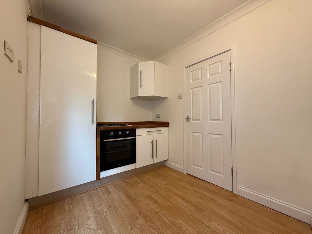 Property photo 1 of 9 Kitchen