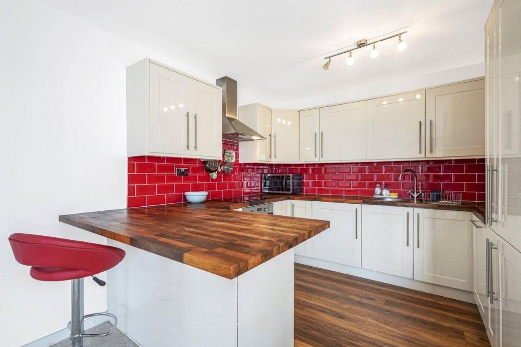 Property photo 1 of 11 Kitchen