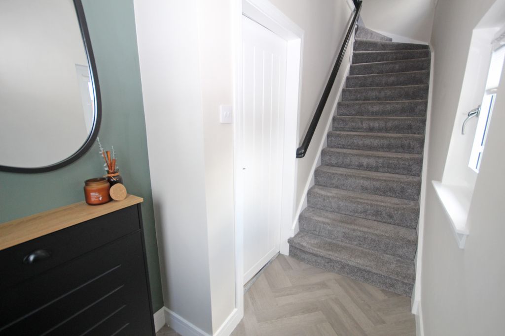 Property photo 2 of 28