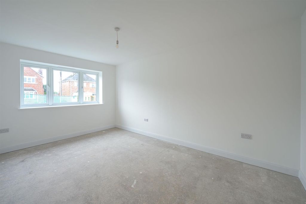 Property photo 3 of 36