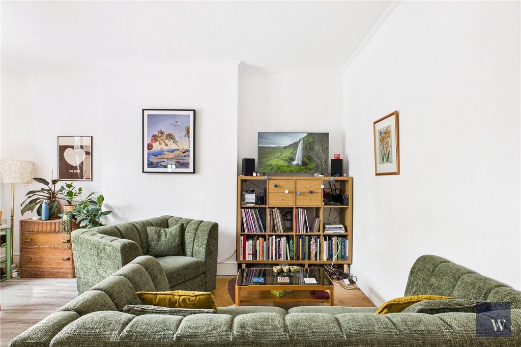 Property photo 2 of 12 Picture No. 18