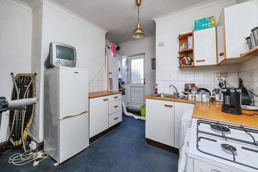 Property photo 2 of 17