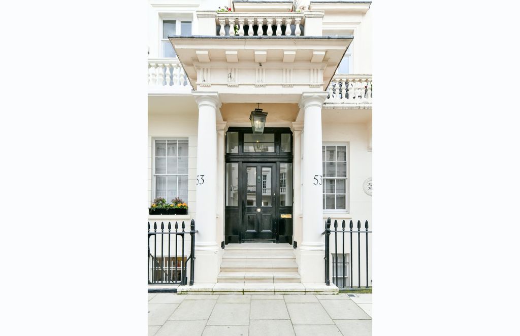 Property photo 2 of 18 Share Of Freehold