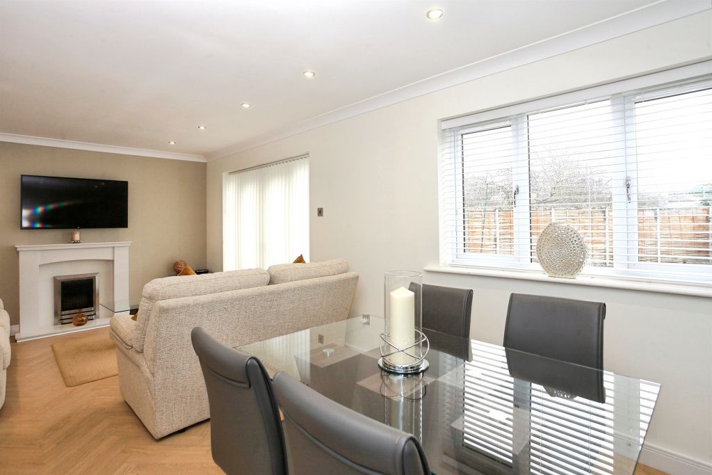 Property photo 3 of 21 Lounge / Diner