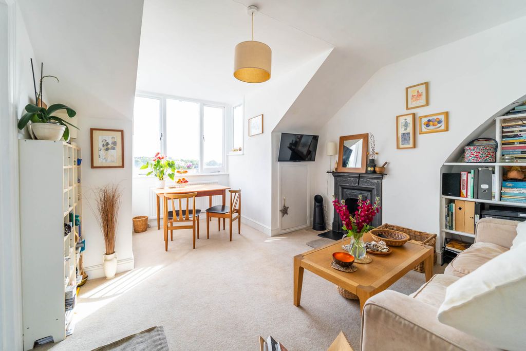 Property photo 1 of 12 Ndb06250