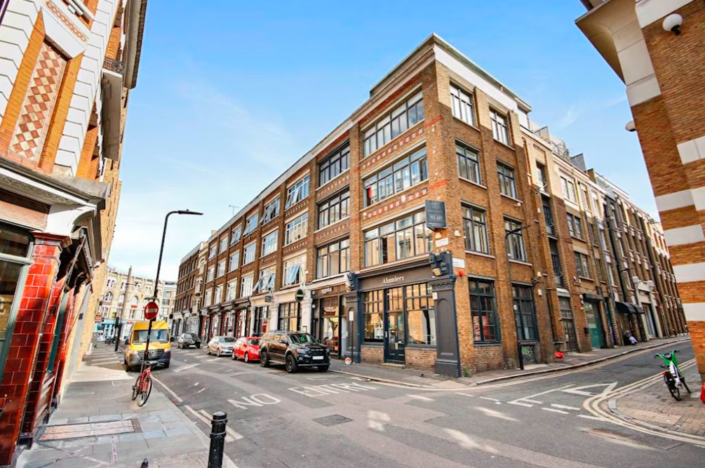 Property photo 1 of 4 Building Facade
