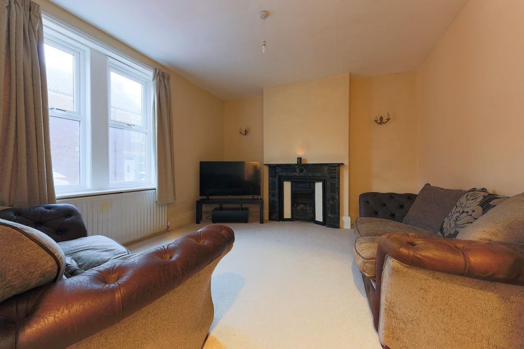 Property photo 2 of 8 Living Room