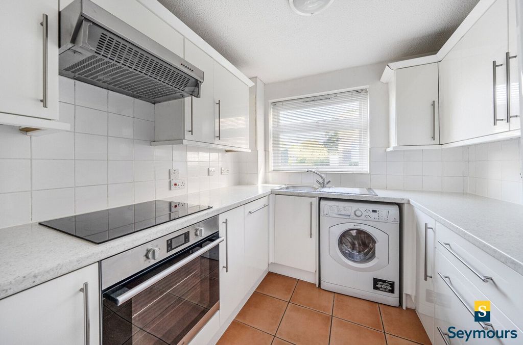 Property photo 3 of 14 Kitchen